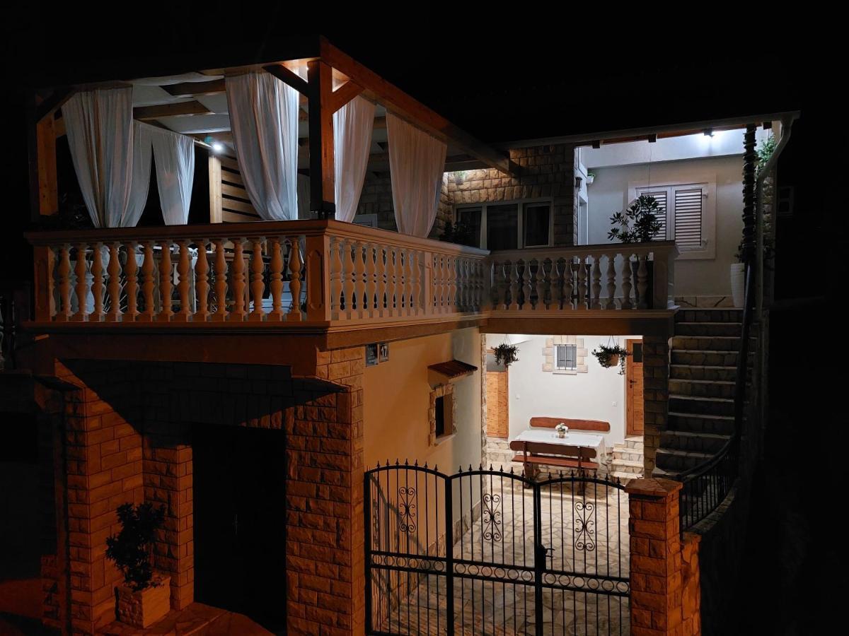 Holiday Home Peran Grebastica Ngoại thất bức ảnh