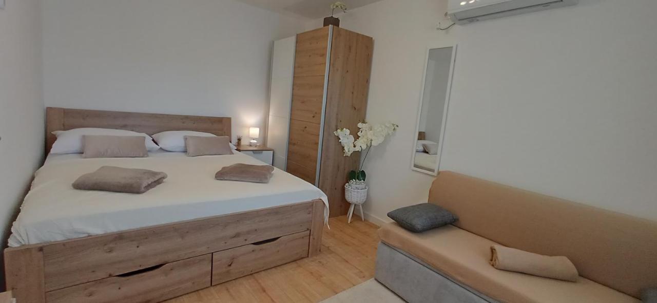Holiday Home Peran Grebastica Ngoại thất bức ảnh