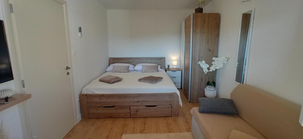 Holiday Home Peran Grebastica Ngoại thất bức ảnh